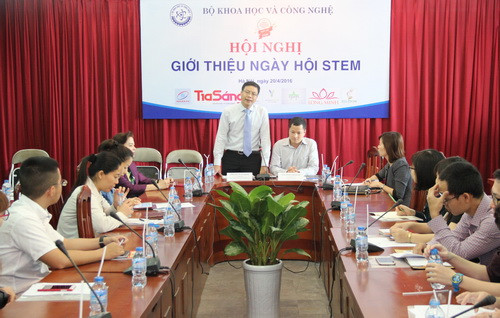 TS Lê Xuân Định - Cục trưởng Cục Thông tin Khoa học và Công nghệ Quốc gia phát biểu khai mạc Hội nghị