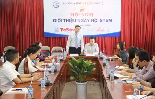 TS Lê Xuân Định - Cục trưởng Cục Thông tin Khoa học và Công nghệ Quốc gia phát biểu khai mạc Hội nghị