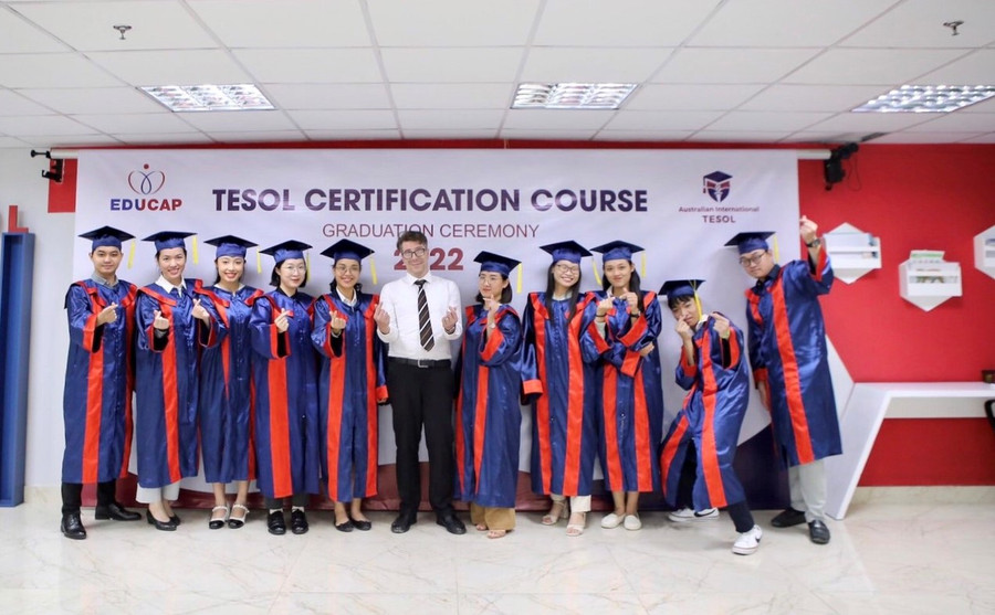 Huy cùng Thầy và các anh/chị học viên cùng khoá. Huy cùng Thầy và các anh/chị học viên cùng khoá.