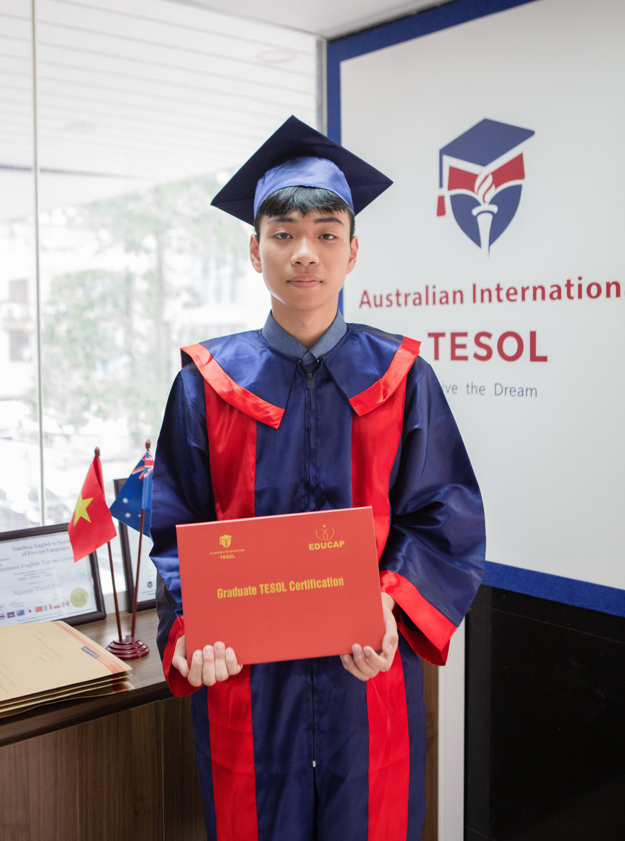 Huy chính thức nhận chứng chỉ TESOL tại EDUCAP Australian International TESOL. Huy chính thức nhận chứng chỉ TESOL tại EDUCAP Australian International TESOL.