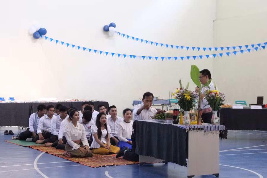 Lưu học sinh Campuchia tổ chức Tết cổ truyền Chol Chnam Thmay tại trường.