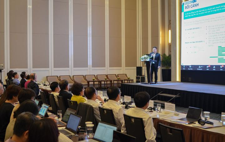 GS.TS Lê Anh Vinh trình bày báo cáo phân tích ngành Giáo dục Việt Nam 2011 – 2020