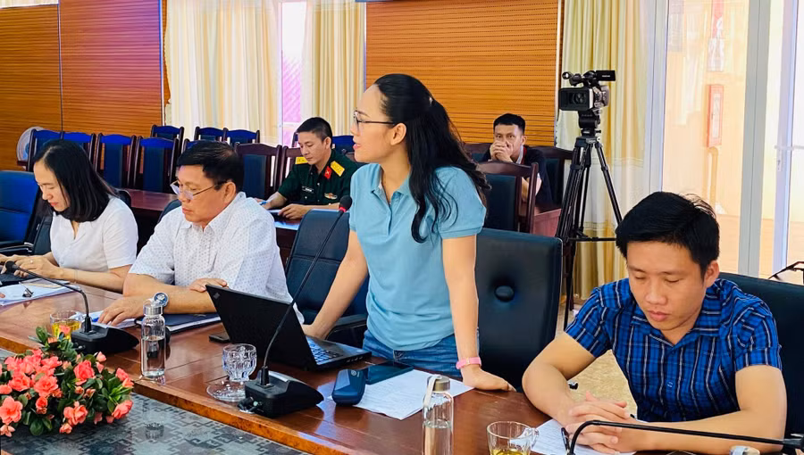 Phóng viên Thuý Diễm - Báo điện tử Dân trí nêu câu hỏi về việc cung cấp thông tin các trường hợp 'đặc biệt' của các điểm thi.