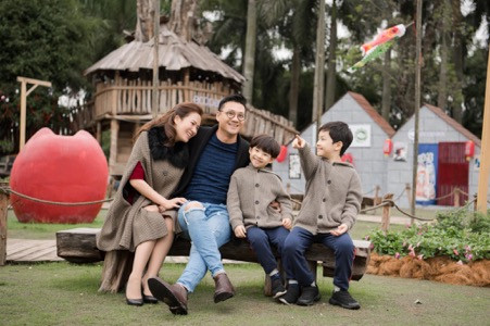 MC Đan Lê tung bộ ảnh cả nhà du xuân đầu năm mới