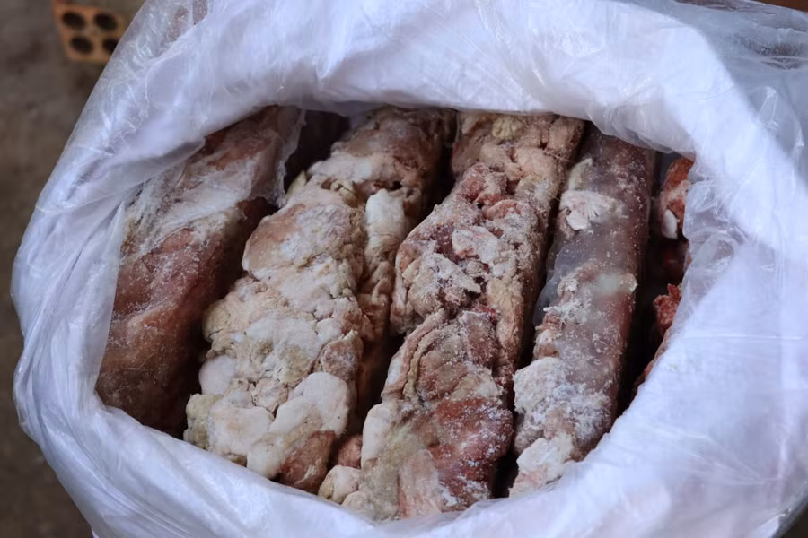 Gần 10 tấn nội tạng được chứa trong 3 container.