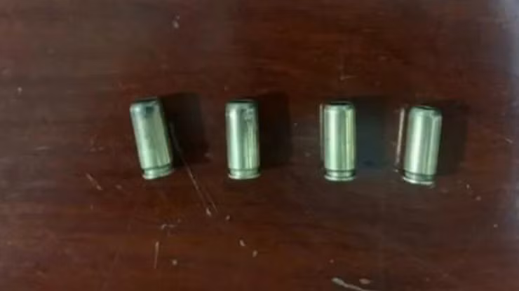 4/5 vỏ đạn cơ quan công an thu giữ tại hiện trường.