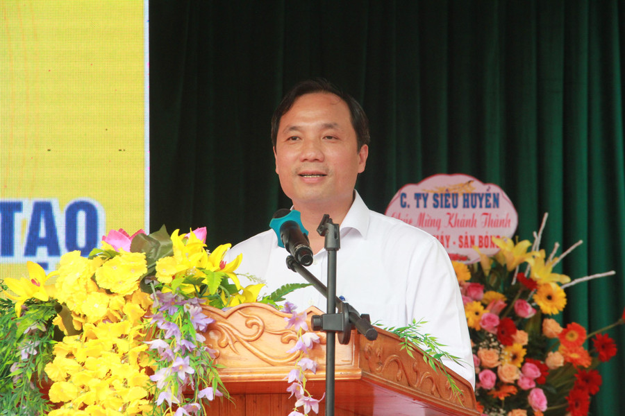 Bí thư Tỉnh ủy Hoàng Trung Dũng đề nghị các trường sử dụng công trình hiệu quả, nâng cao chất lượng dạy và học.