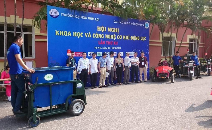 Các thiết bị ứng dụng vào thực tế được giới thiệu tại Hội nghị. Các thiết bị ứng dụng vào thực tế được giới thiệu tại Hội nghị.