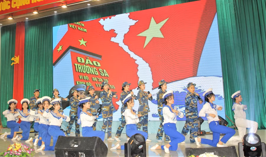 Tiết mục dự thi của Phòng GD&ĐT huyện Krông Năng.