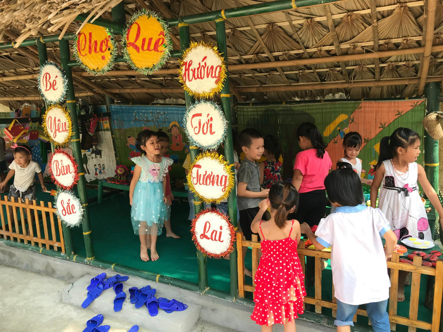 Phiên chợ quê của trẻ trường mầm non xã vùng cao Hồng Ca, huyện Trấn Yên, tỉnh Yên Bái. Phiên chợ quê của trẻ trường mầm non xã vùng cao Hồng Ca, huyện Trấn Yên, tỉnh Yên Bái.