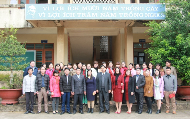 Các học viên tại lớp học tiếng Dao Thanh Phán huyện BÌnh Liêu