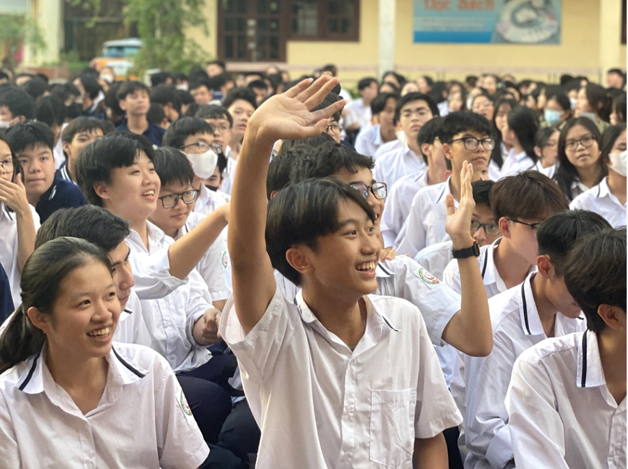 Các bạn học sinh THPT Quang Trung - Hà Đông cực hào hứng khi tìm hiểu về Linearthinking.