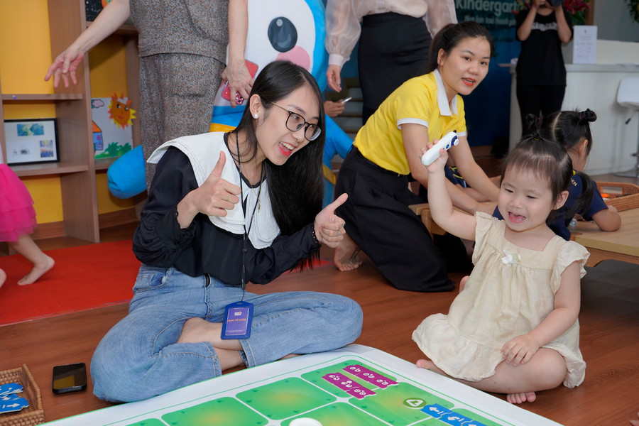 Phổ cập GDMN cho trẻ mẫu giáo là quyết định đang được mong chờ. Phổ cập GDMN cho trẻ mẫu giáo là quyết định đang được mong chờ.