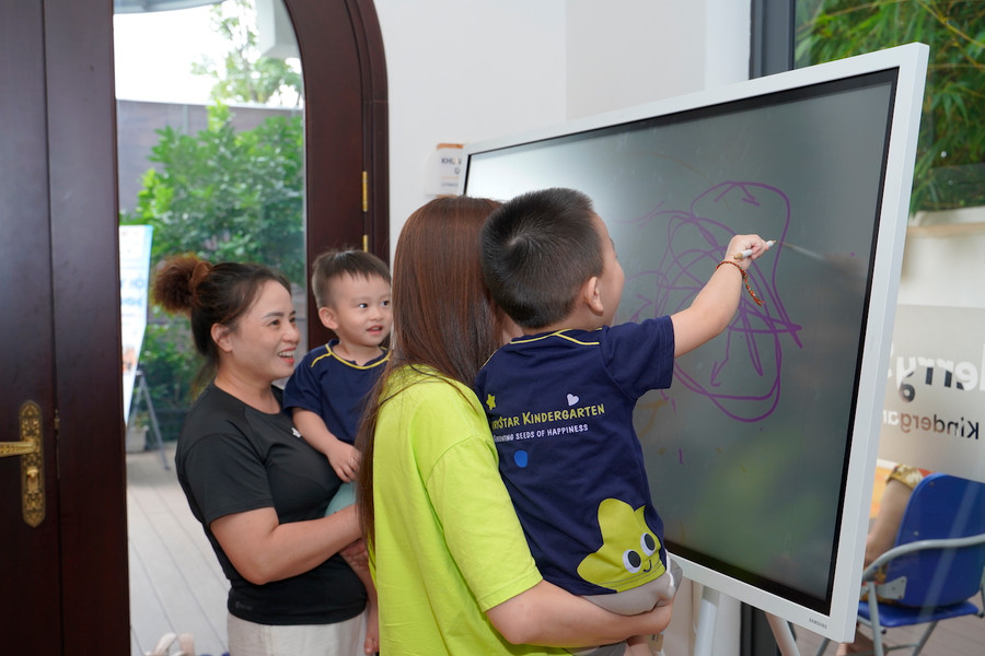 Nghị quyết sẽ góp phần nâng cao chất lượng chăm sóc, nuôi dưỡng, giáo dục trẻ. Nghị quyết sẽ góp phần nâng cao chất lượng chăm sóc, nuôi dưỡng, giáo dục trẻ.