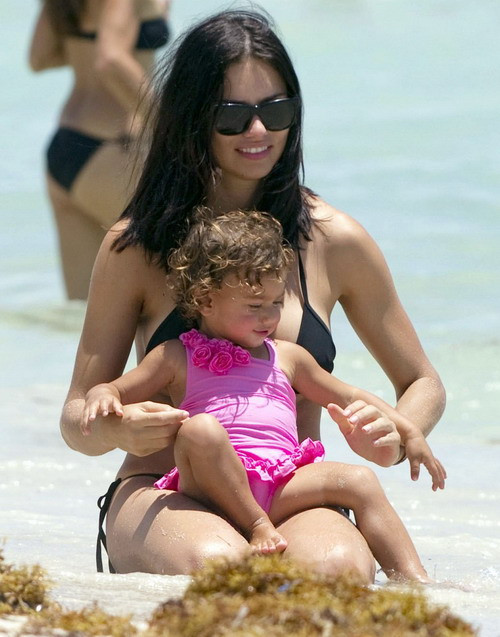 Ngắm mẹ con &quot;thiên thần&quot; Adriana Lima ảnh 4