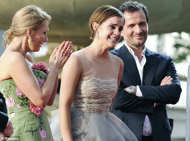 Emma Watson òa khóc trong ngày chia tay Harry Potter ảnh 6 Và cũng như Emma, tác giả cũng vui buồn lần lỗn,