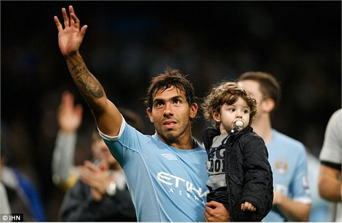 Carlos Tevez công khai ý định rời Man City