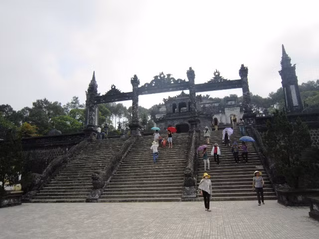 Thăm lăng Khải Định