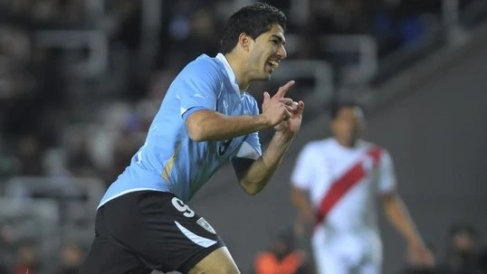 Luis Suarez toả sáng giúp Uruguay thẳng tiến vào chung kết