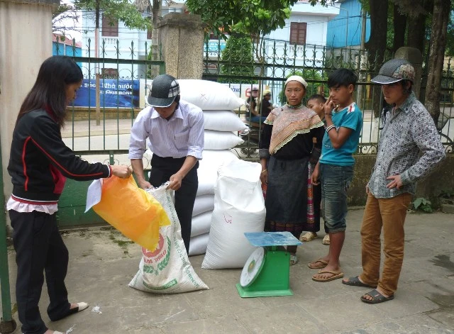 Bắc Hà hoàn thành cấp gạo cứu đói giáp hạt