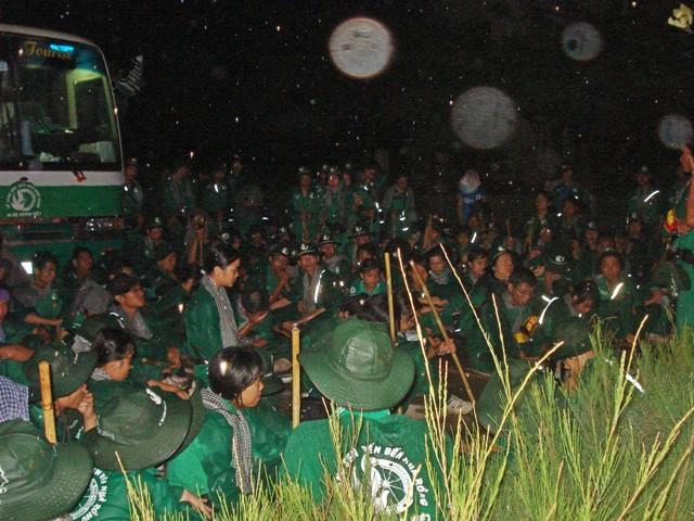 Hành Trình Xanh tạm biệt miền đất võ ảnh 1 Đoàn hành trình xanh sinh hoạt buổi tối dưới những cơn mưa nặng hạt tại Bình Định