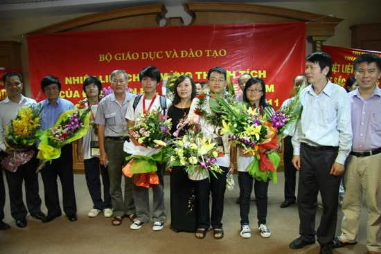 Đoàn HS tham dự kỳ thi Olympic Tin học lần thứ 23 vinh quang trở về