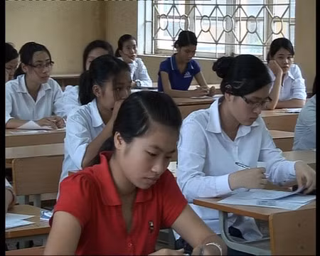 Thí sinh tại điểm thi Thái Nguyên làm bài thi