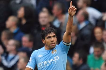 Real dùng Benzema, Higuain làm "vật tế thần" cho chữ ký của Tevez