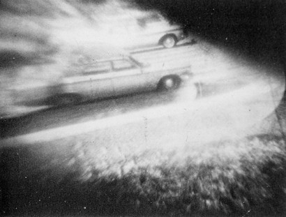 Ảnh chụp chiếc xe hơi trong mắt của Ted Serio