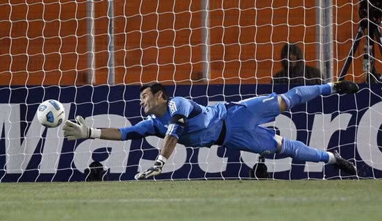 Thủ thành Justo Villar đã xuất sắc đưa Paraguay vào chung kết