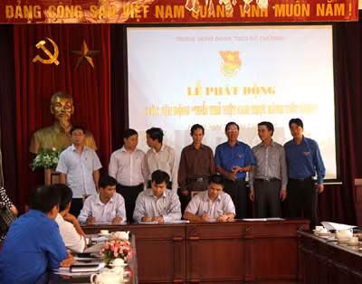  Ký cam kết thực hiện Cuộc vận động