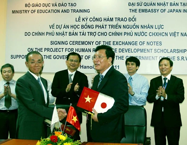 329 triệu Yên cho học bổng phát triển nguồn nhân lực