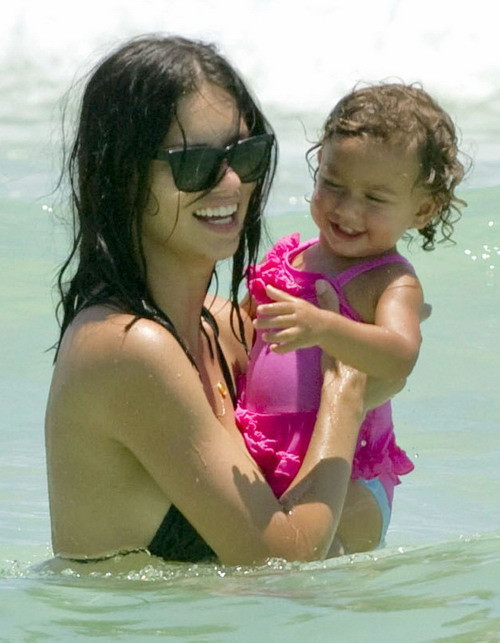 Ngắm mẹ con &quot;thiên thần&quot; Adriana Lima ảnh 2