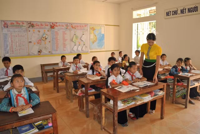 Lớp học, trường học khang trang Trường Tiểu học Nà Tấu được đầu tư xây dựng từ ngồn vốn của Ngân hàng NN & PTNT Việt Nam. 