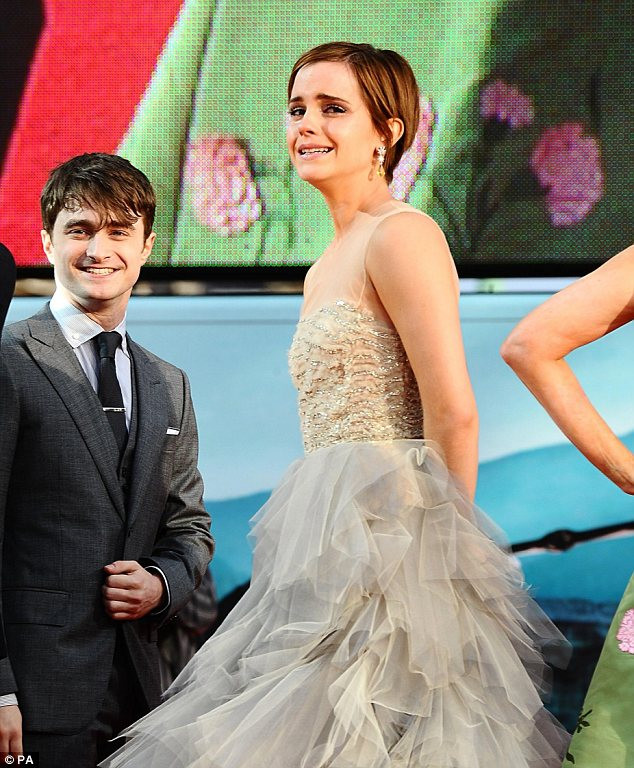 Emma Watson òa khóc trong ngày chia tay Harry Potter ảnh 2 Người đẹp đã òa khóc khi phải chia tay