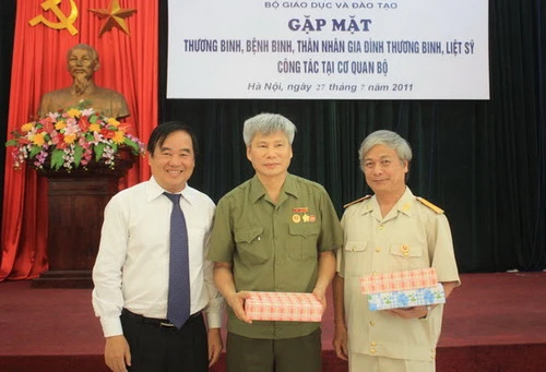 Bộ GD-ĐT tri ân các cán bộ, CCVC là thương bệnh binh, gia đình CS