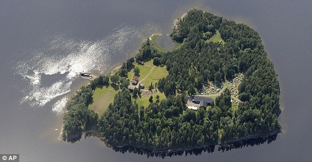 An aerial view of Utoya Island where the second attack took place today Read more: http://www.dailymail.co.uk/news/article-2017709/Pictured-The-blond-Norwegian-32-arrested-holiday-island-massacre-linked-Oslo-car-bomb-blasts.html#ixzz1St9uVXIR