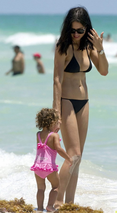 Ngắm mẹ con &quot;thiên thần&quot; Adriana Lima ảnh 5