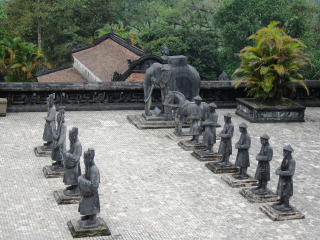 Thăm lăng Khải Định ảnh 3