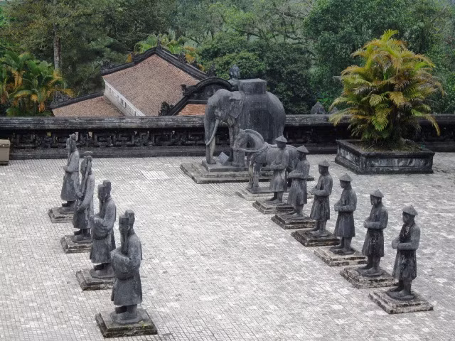 Thăm lăng Khải Định ảnh 3