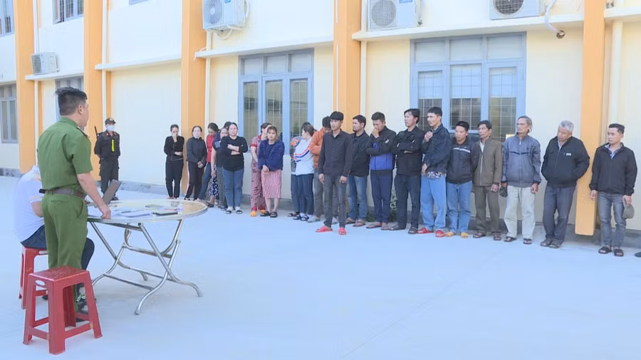 Các đối tượng trong đường dây cá độ vừa bị Công an Đắk Lắk triệt phá (ảnh: SĐ).