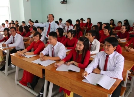 Tiêu chuẩn xác định trình độ tương đương trung cấp lý luận chính trị 