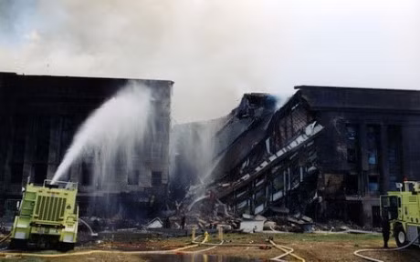 FBI cong bo them mot so hinh anh hiem hoi ve vu khung bo 11/9 - Anh 1