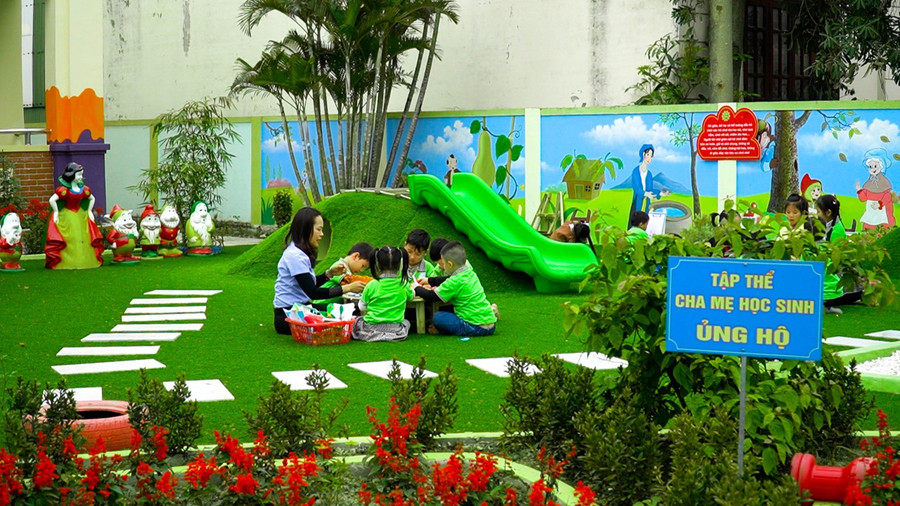 Hướng dẫn trẻ chơi mà học tại Trường mầm non Nghi Hòa. Hướng dẫn trẻ chơi mà học tại Trường mầm non Nghi Hòa.