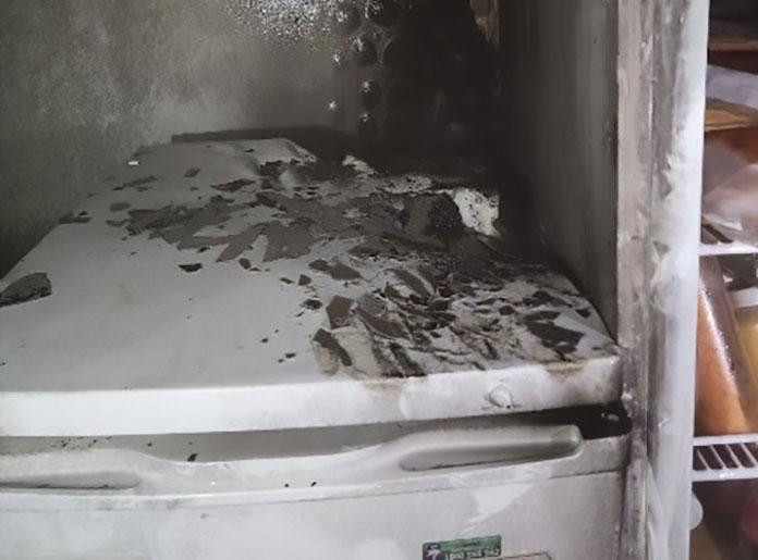 Vị trí chiếc tủ cấp đông nghi bị chập điện dẫn đến vụ hỏa hoạn.