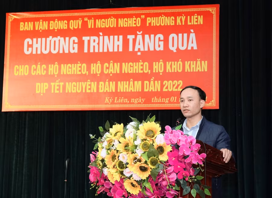 Đón nhận những món quà từ phía Formosa Hà Tĩnh, đại diện lãnh đạo xã Kỳ Liên (thị xã Kỳ Anh) gửi lời cám ơn đến doanh nghiệp đã có những hoạt động ý nghĩa, thiết thực chung tay cùng chính quyền địa phương hỗ trợ người nghèo đón Tết.