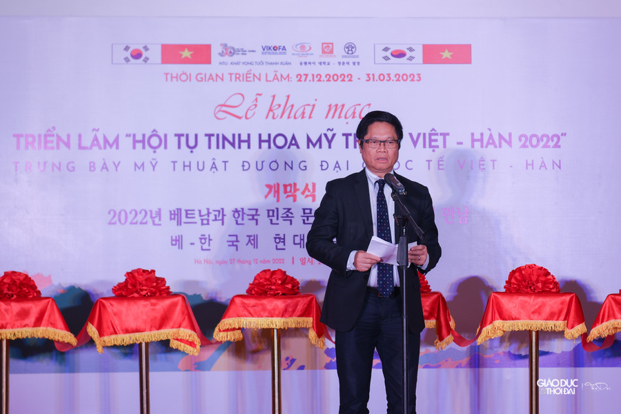 TS Vũ Tiến Lộc, Chủ tịch Hội hữu nghị Việt Nam – Hàn Quốc phát biểu tại buổi lễ. TS Vũ Tiến Lộc, Chủ tịch Hội hữu nghị Việt Nam – Hàn Quốc phát biểu tại buổi lễ.