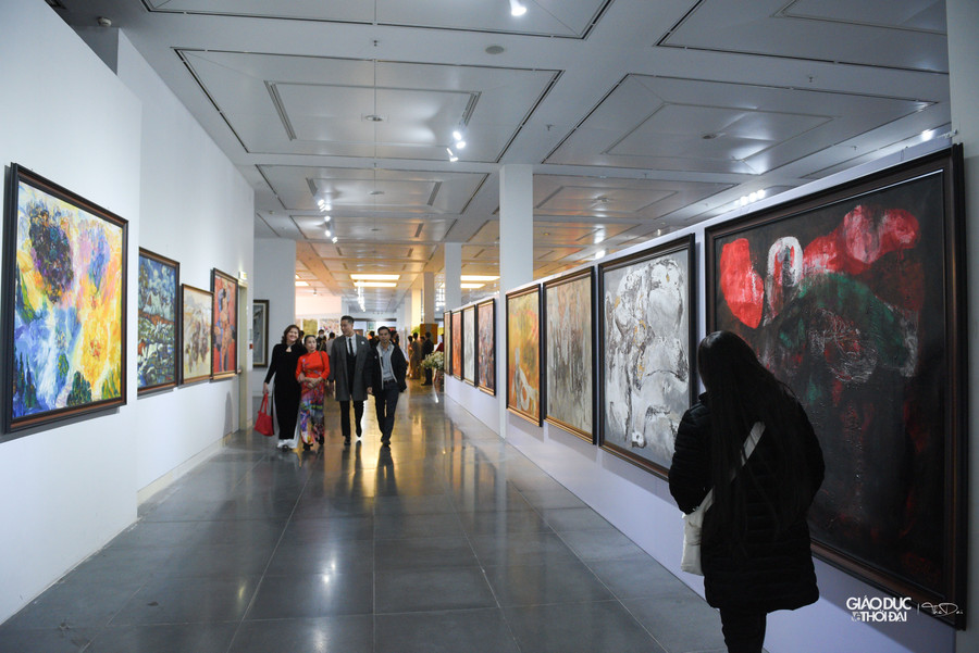 Triển lãm mỹ thuật đương đại quốc tế Việt Hàn có tên gọi “Hội tụ tinh hoa Mỹ thuật Việt – Hàn 2022” là cơ hội rất quý để các họa sĩ, người yêu mỹ thuật hai nước gặp gỡ, trao đổi, phát triển hợp tác hướng tới một thế giới hoà bình, hợp tác và phát triển thịnh vượng. Triển lãm mỹ thuật đương đại quốc tế Việt Hàn có tên gọi “Hội tụ tinh hoa Mỹ thuật Việt – Hàn 2022” là cơ hội rất quý để các họa sĩ, người yêu mỹ thuật hai nước gặp gỡ, trao đổi, phát triển hợp tác hướng tới một thế giới hoà bình, hợp tác và phát triển thịnh vượng.