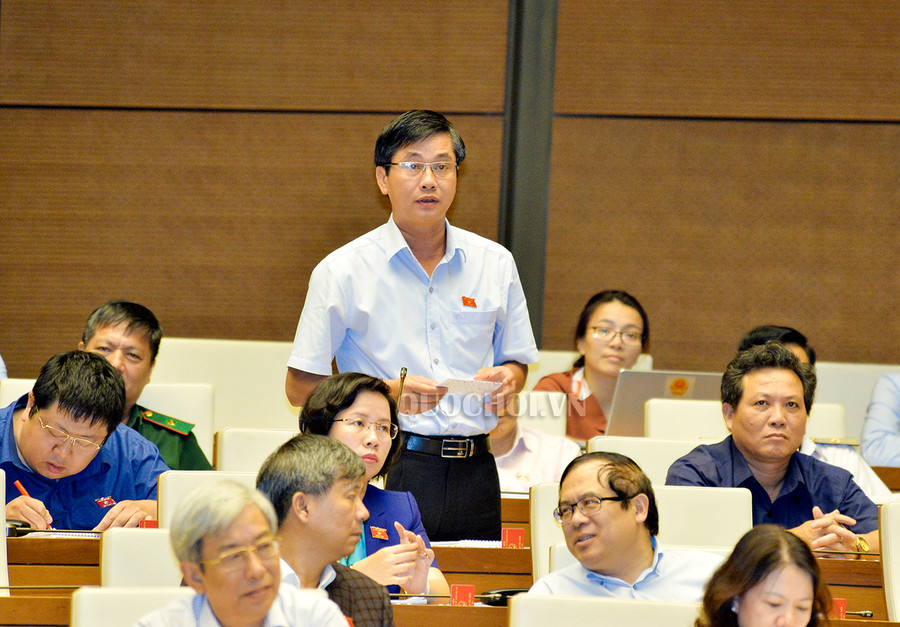 Đại biểu Huỳnh Cao Nhất: Bỏ đi một hình thức kỷ luật sẽ gây khó khăn trong việc áp dụng hình thức kỷ luật Đại biểu Huỳnh Cao Nhất: Bỏ đi một hình thức kỷ luật sẽ gây khó khăn trong việc áp dụng hình thức kỷ luật