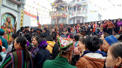 Chen chân để được chứng kiến tận mắt những nghi lễ độc đáo của 2 làng Kim-Châu Chen chân để được chứng kiến tận mắt những nghi lễ độc đáo của 2 làng Kim-Châu